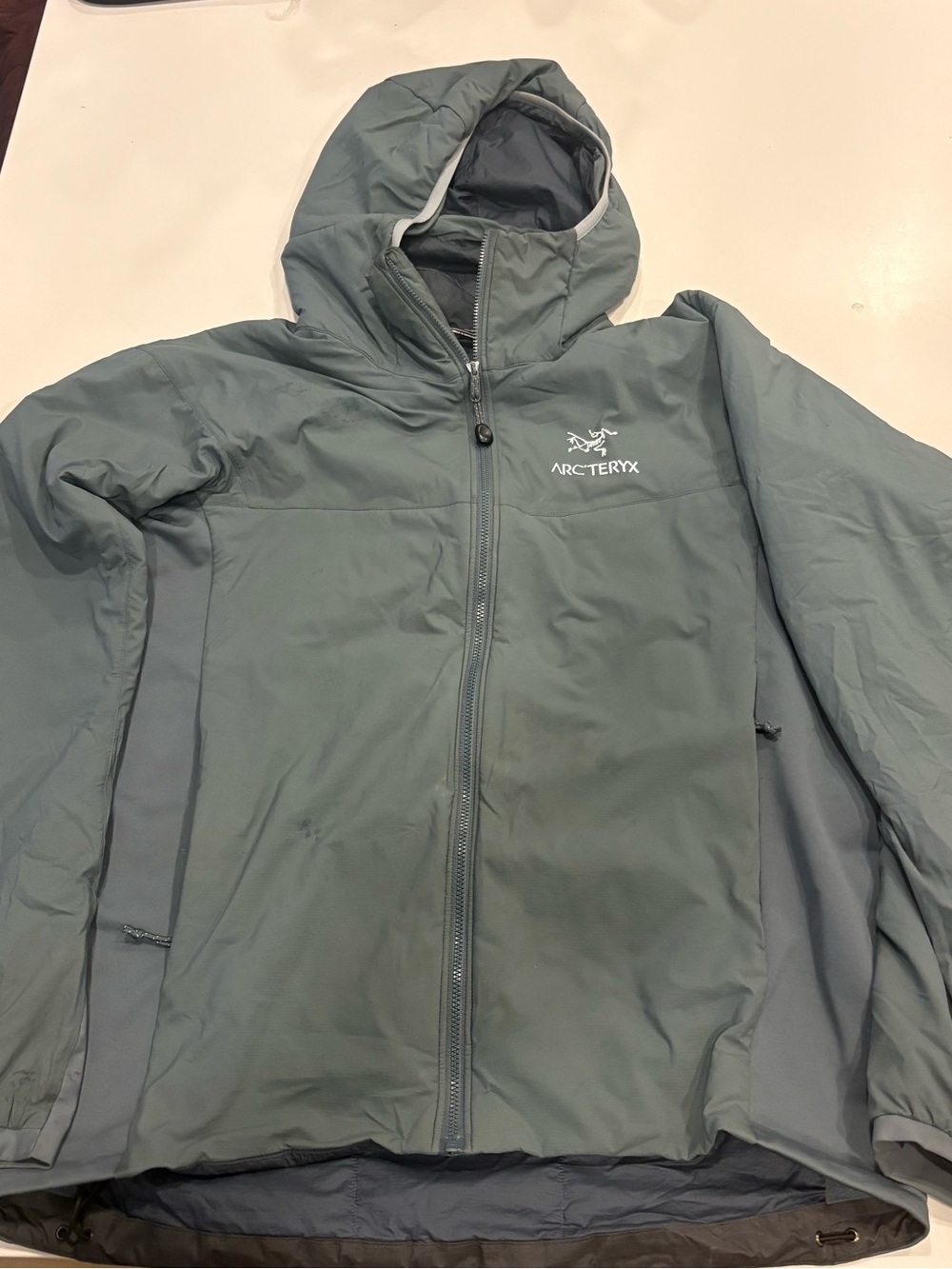 Arc'teryx Atom Men's Hooded Jacket in blue-grey - Size Medium